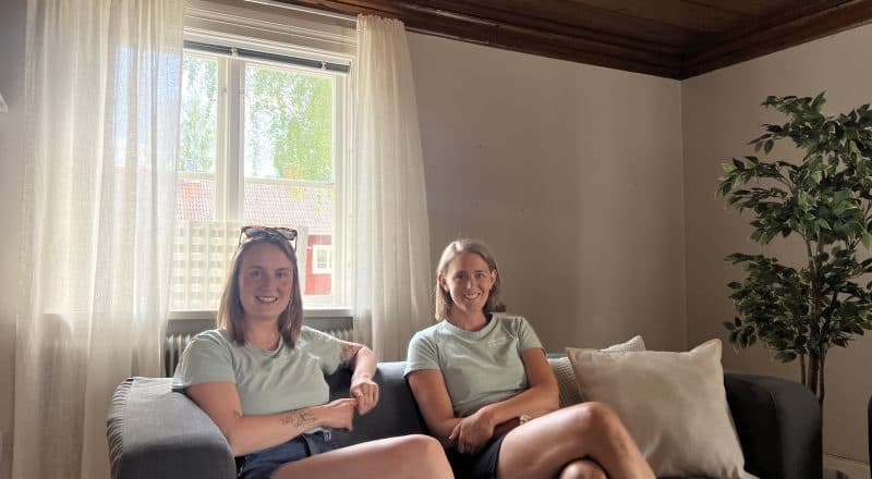 Här är fältarna Emma Dennehy och Frida Låmgberg. Man kan nå fältarna på bland annat deras instagram och telefon.