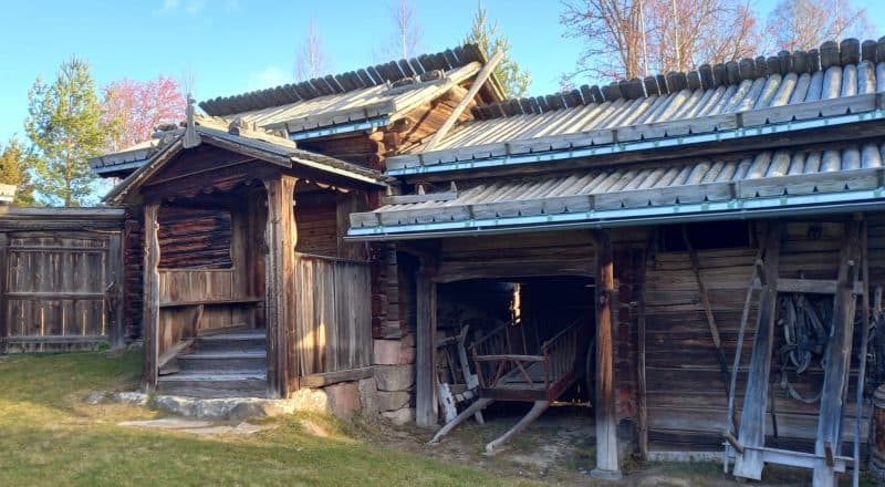 De kringbyggda gårdarna var som allmogens fort. Foto: Mats Lindström.