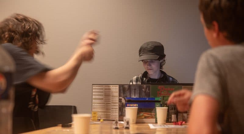 ungdomar spelar rollspel