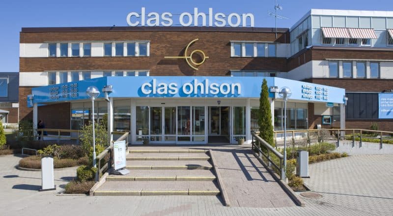 Exteriörbild på entrén till Clas Ohlsons butik i Insjön.